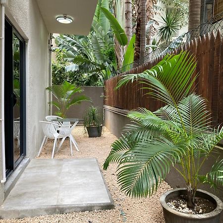 Newly Renovated Studio Apartment With Rooftop Pool, Few Steps To The Beach Flic en Flac Bagian luar foto