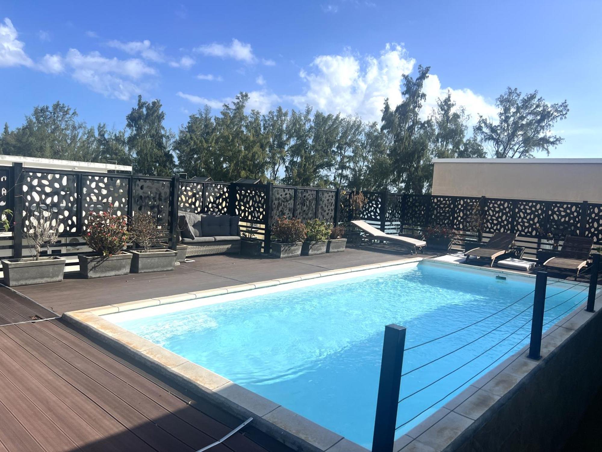 Newly Renovated Studio Apartment With Rooftop Pool, Few Steps To The Beach Flic en Flac Bagian luar foto